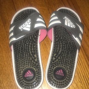 Adidas slip on